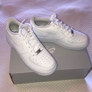 White Nike Air Force 1’s